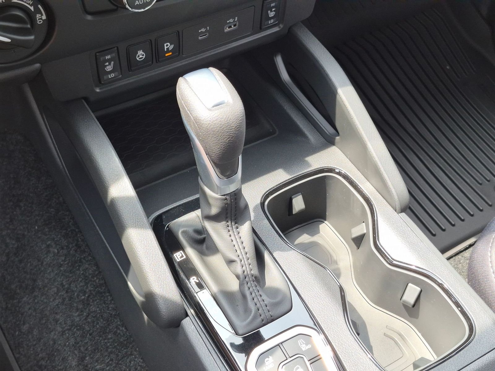 New 2026 Boulder Gray Pearl Nissan Crew Cab SV image 16