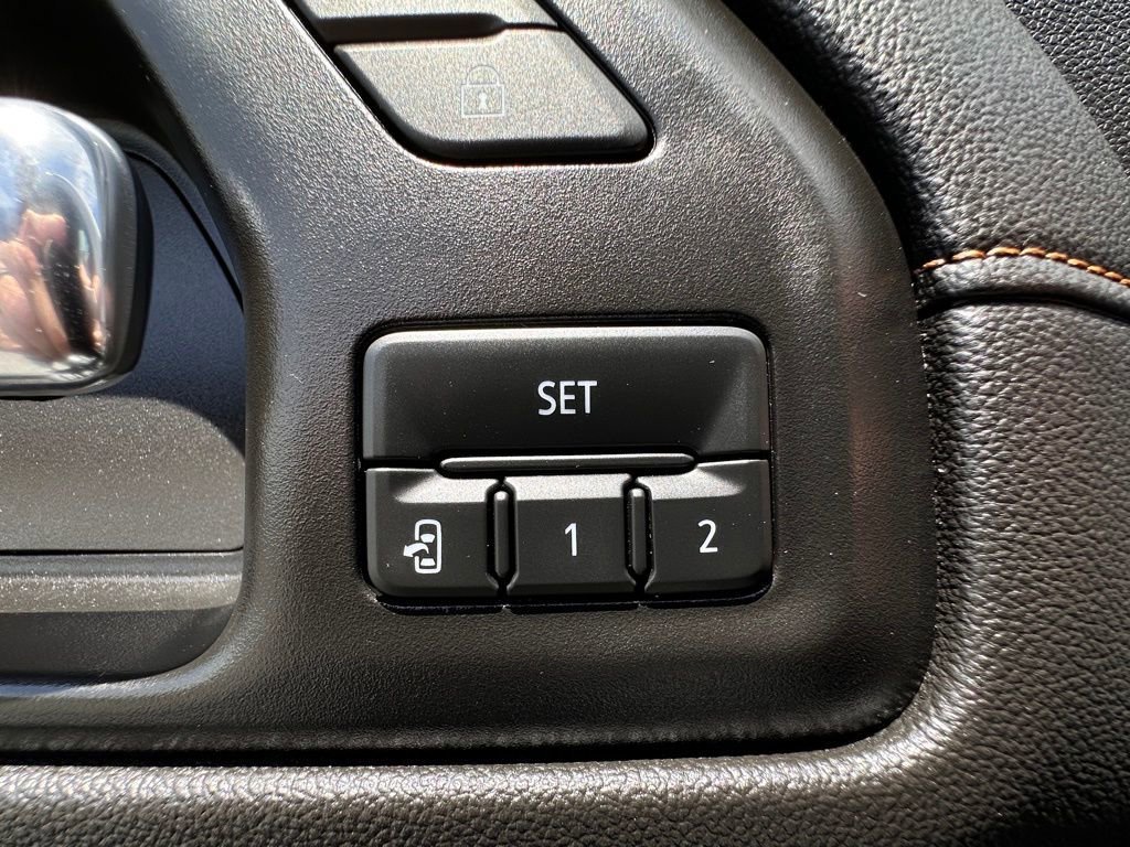 Used 2021 SUMMIT WHITE GMC AT4 image 24