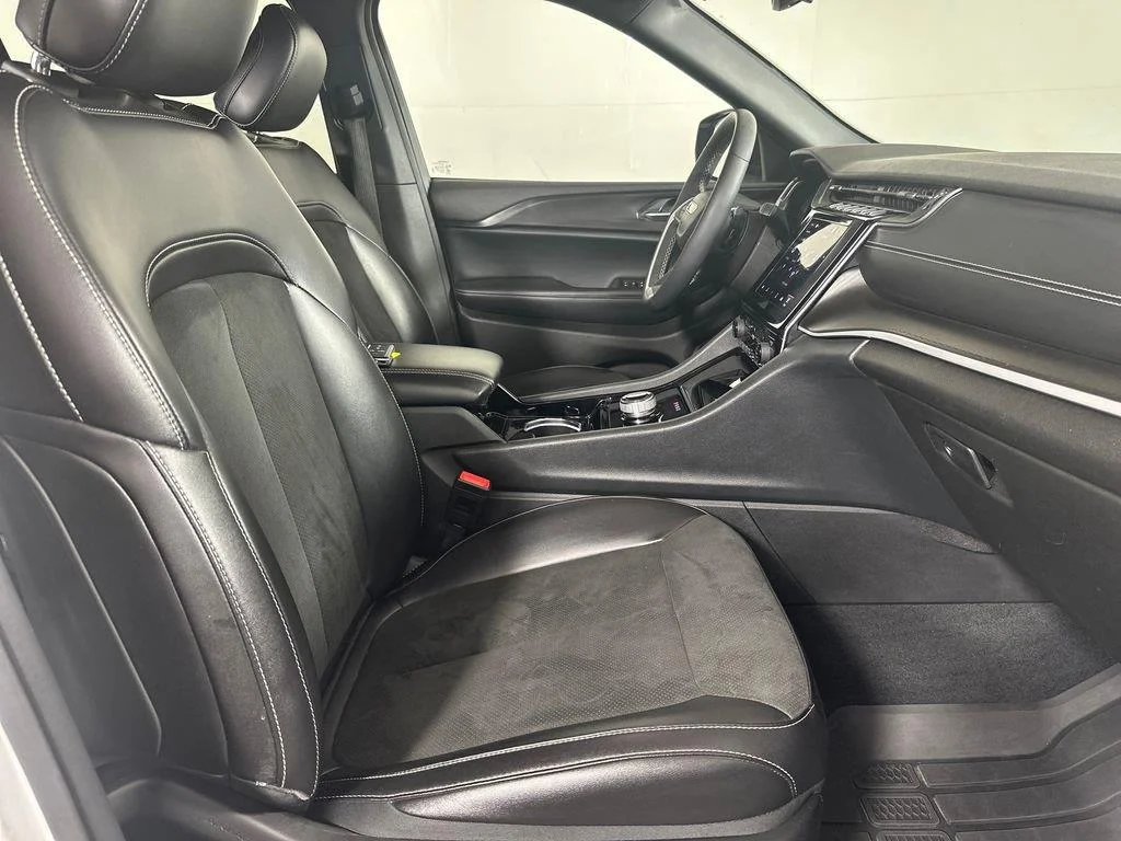 Used 2023 Bright White Clearcoat Jeep Altitude image 31