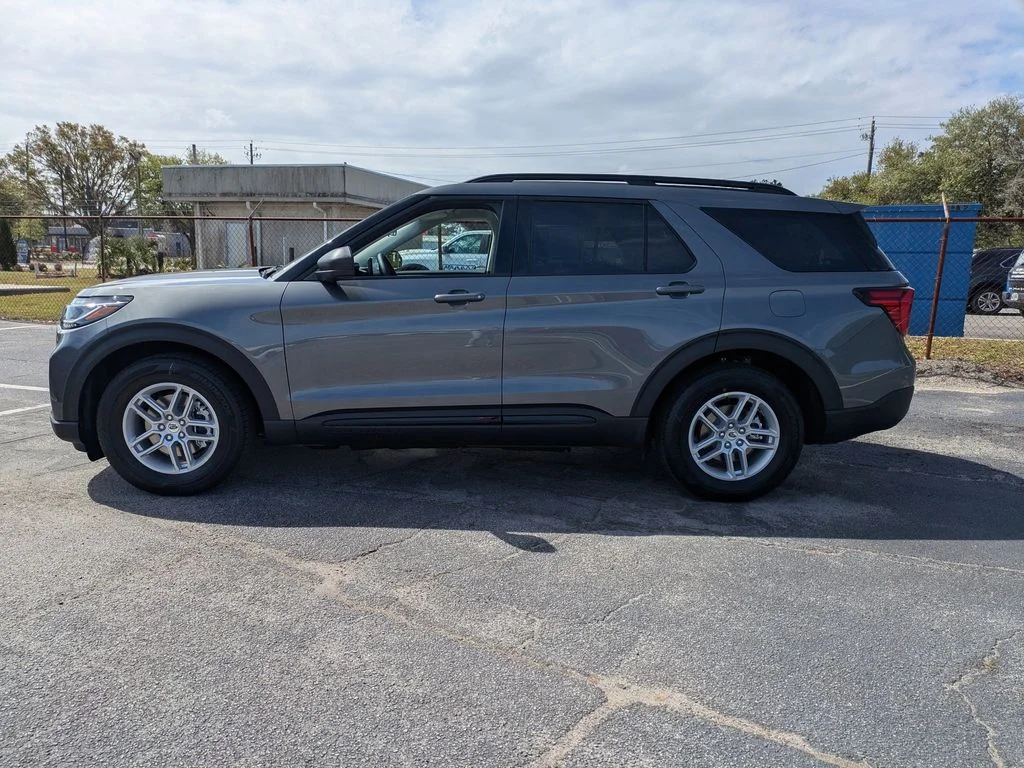 New 2026 Carbonized Gray Metallic Ford Active image 7