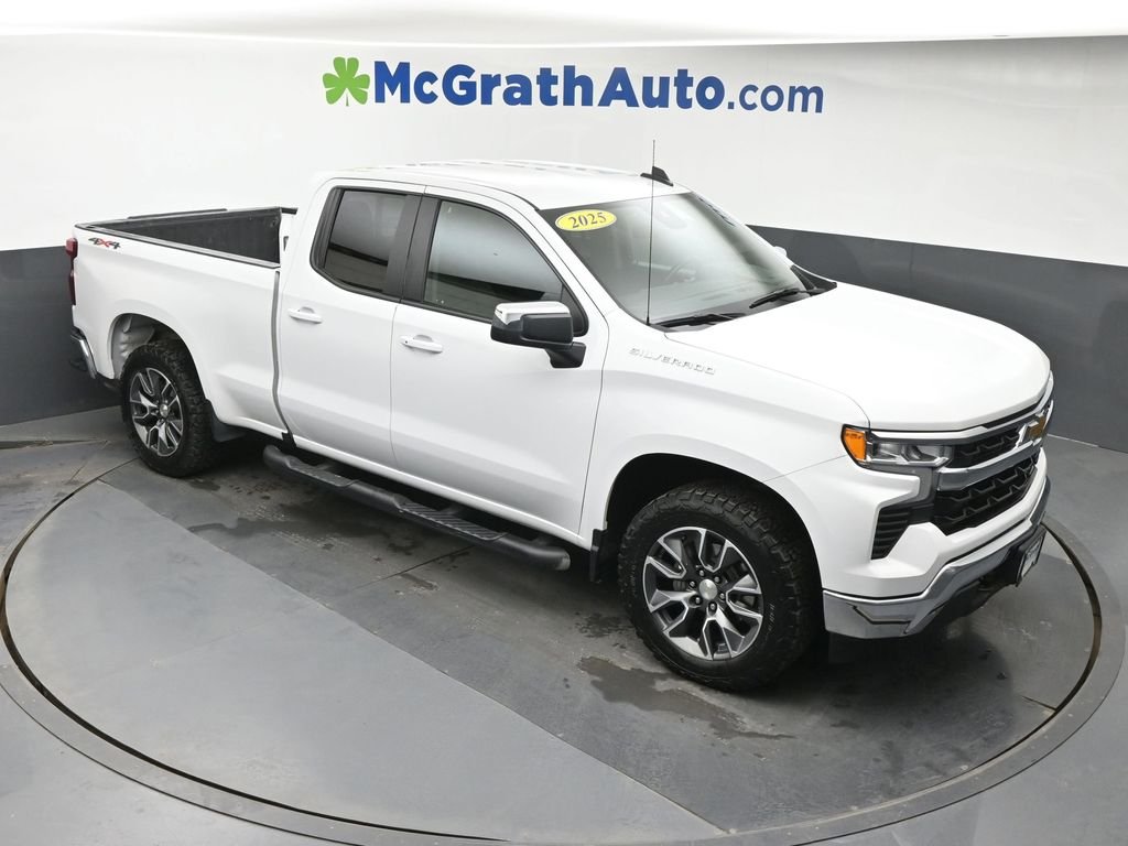 Used 2025 White Chevrolet LT image 3