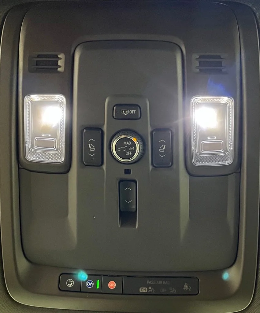 Used 2025 White GMC Elevation image 41