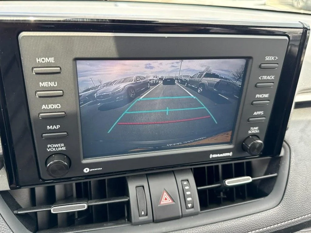 Used 2020 Silver Toyota XLE Premium image 21