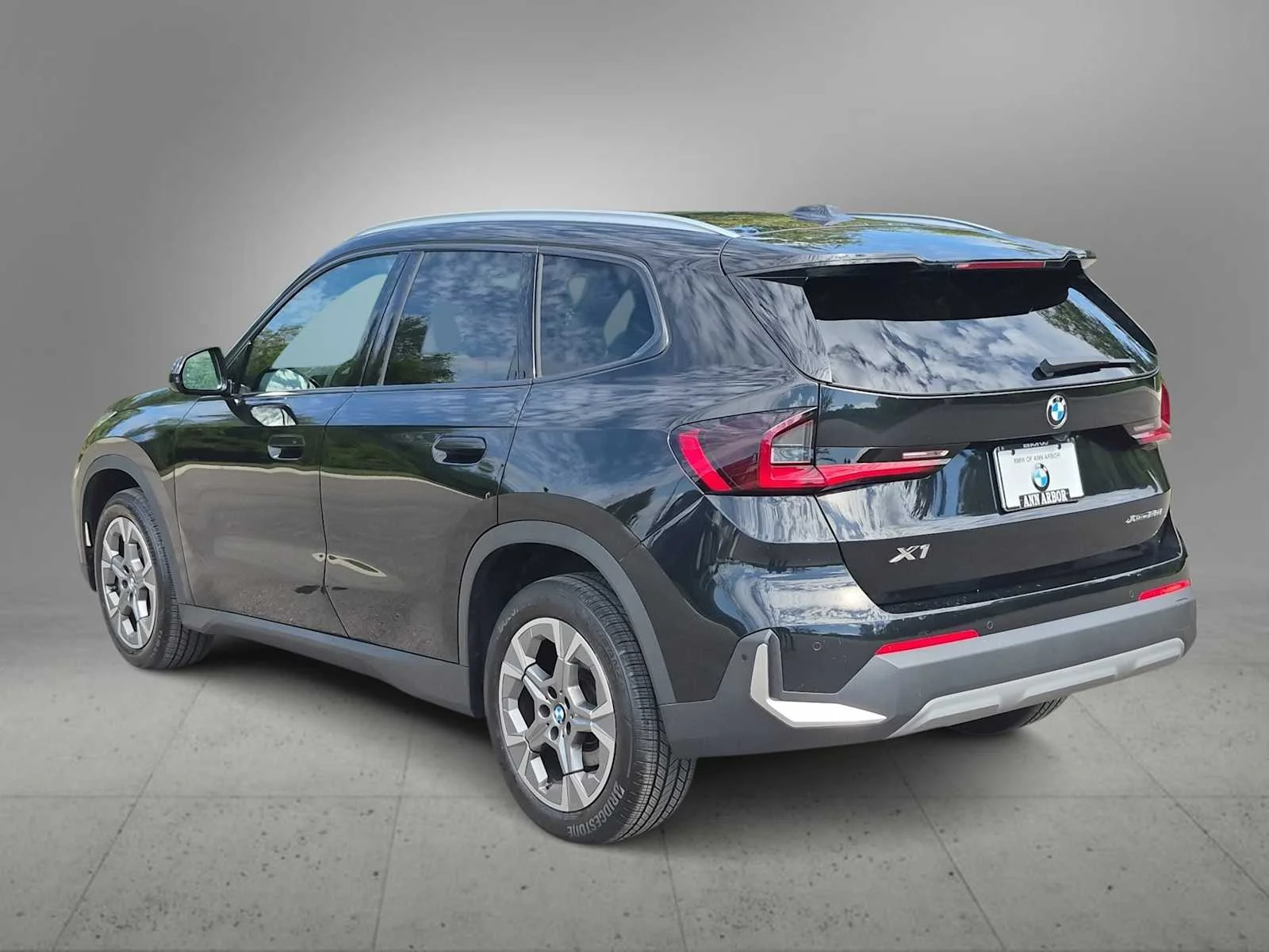 Used 2023 Black Sapphire Metallic BMW xDrive28i image 6