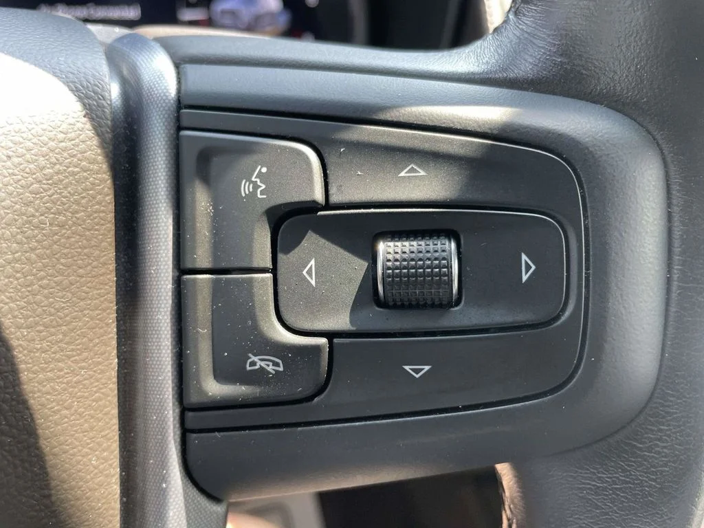 Certified Used 2022 White GMC SLT image 25