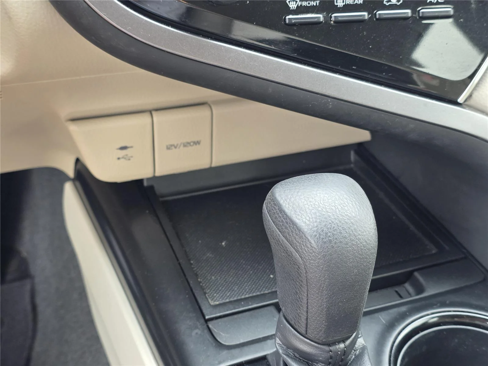 Used 2018 Super White Toyota LE image 21