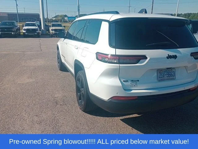Used 2023 White Jeep Altitude image 17