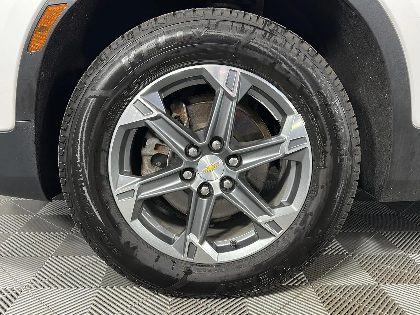 Used 2024 Summit White Chevrolet LT image 8