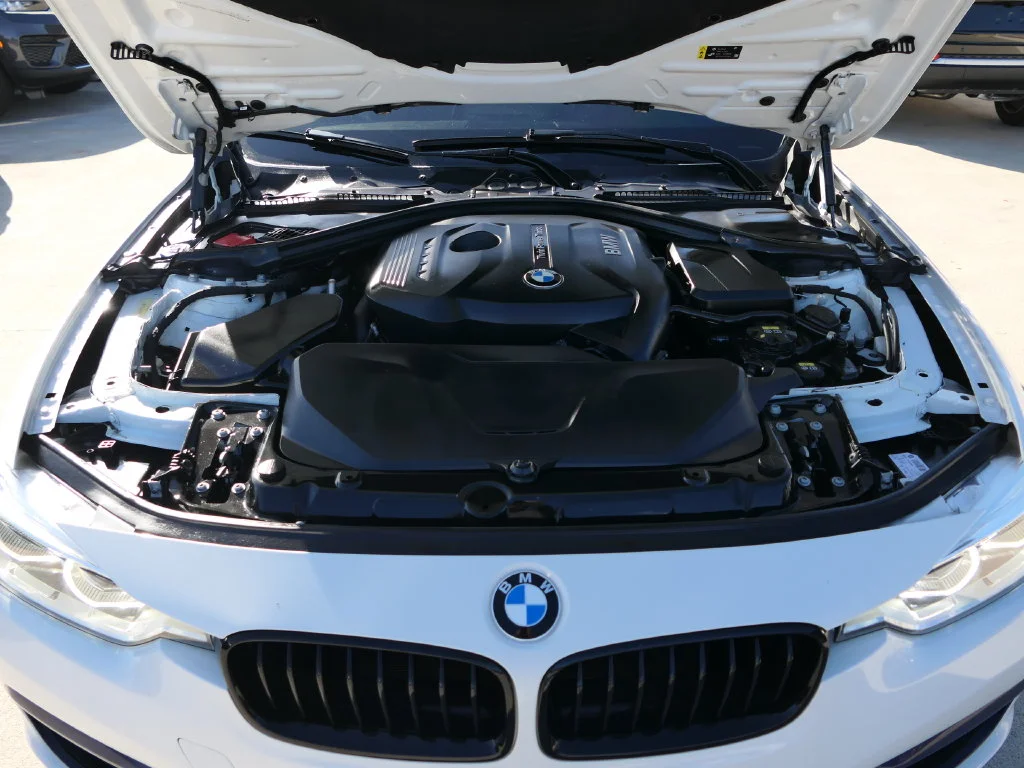 Used 2018 Alpine White BMW 330i image 31