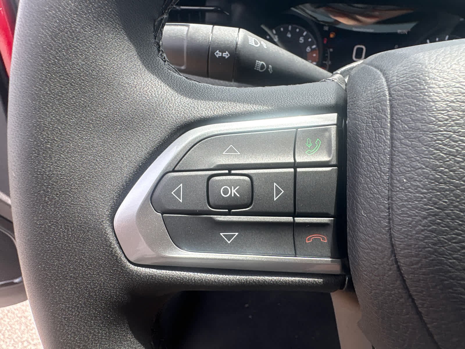 New 2026 Red Hot Pearl-Coat Exterior Paint Jeep Latitude image 21