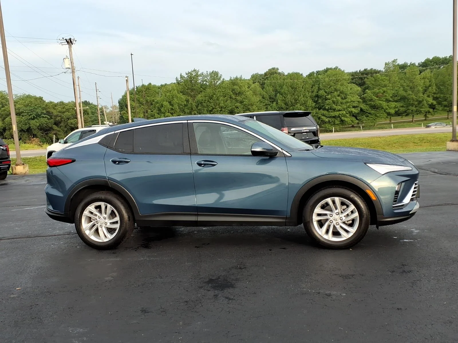 Used 2024 Ocean Blue Buick Preferred image 2