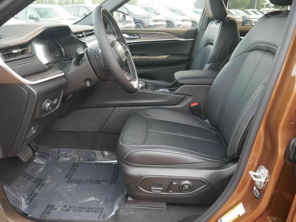 New 2026 Copper Shino Metallic Clearcoat Jeep Limited image 23