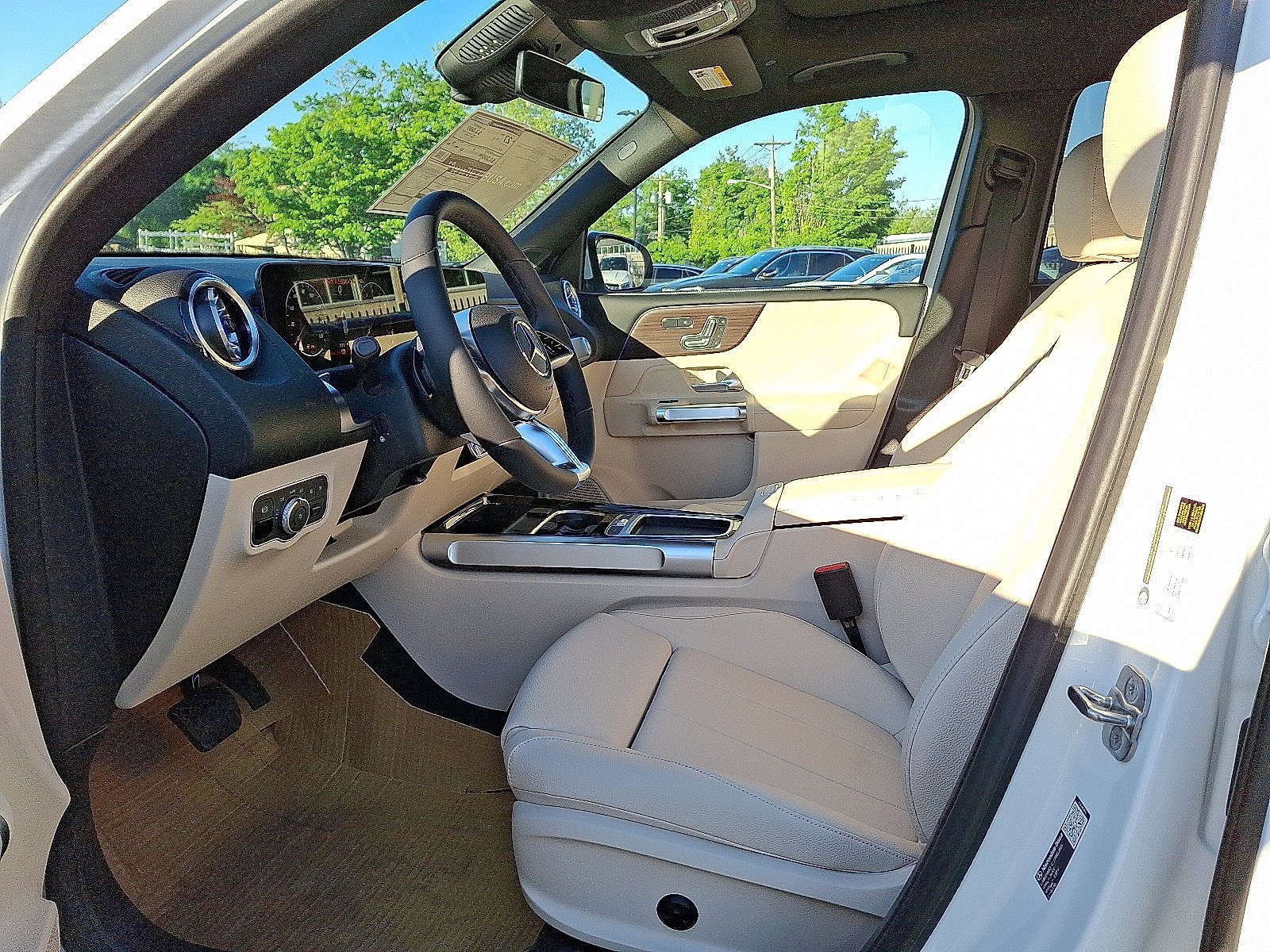 Used 2026 Polar White Mercedes-Benz GLB 250 image 8