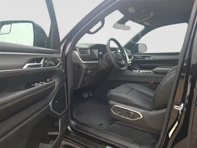 New 2026 High Gloss Black Exterior Paint Jeep Limited Altitude image 10