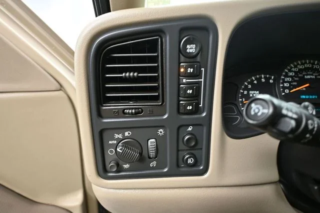 Used 2004 Beige Chevrolet Z71 image 23