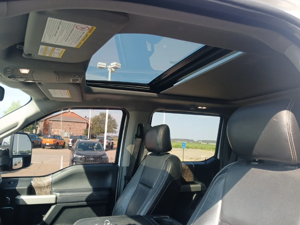Used 2017 Oxford White Ford Lariat image 11