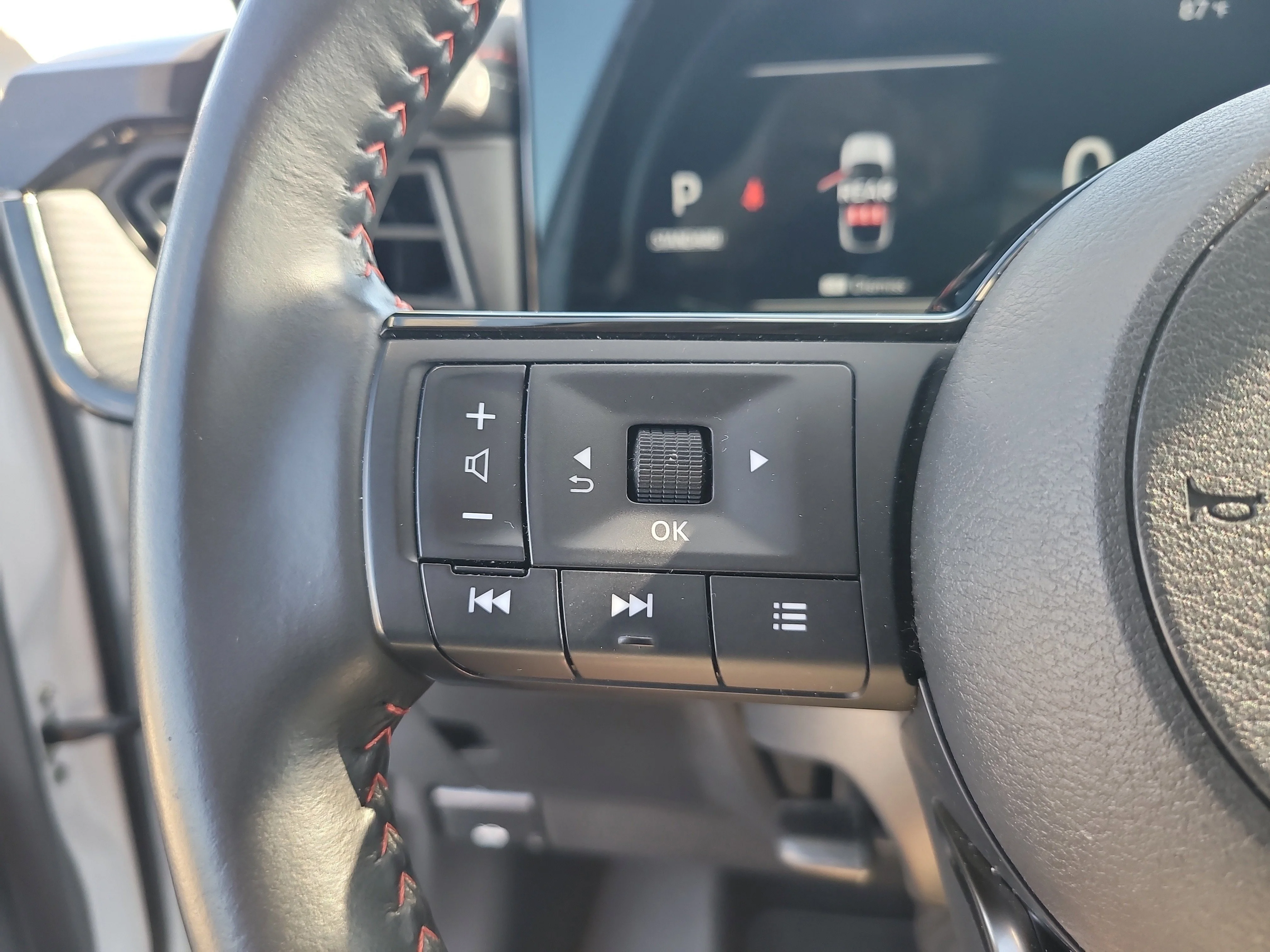Used 2025 Aspen White Tricoat Nissan SR image 26
