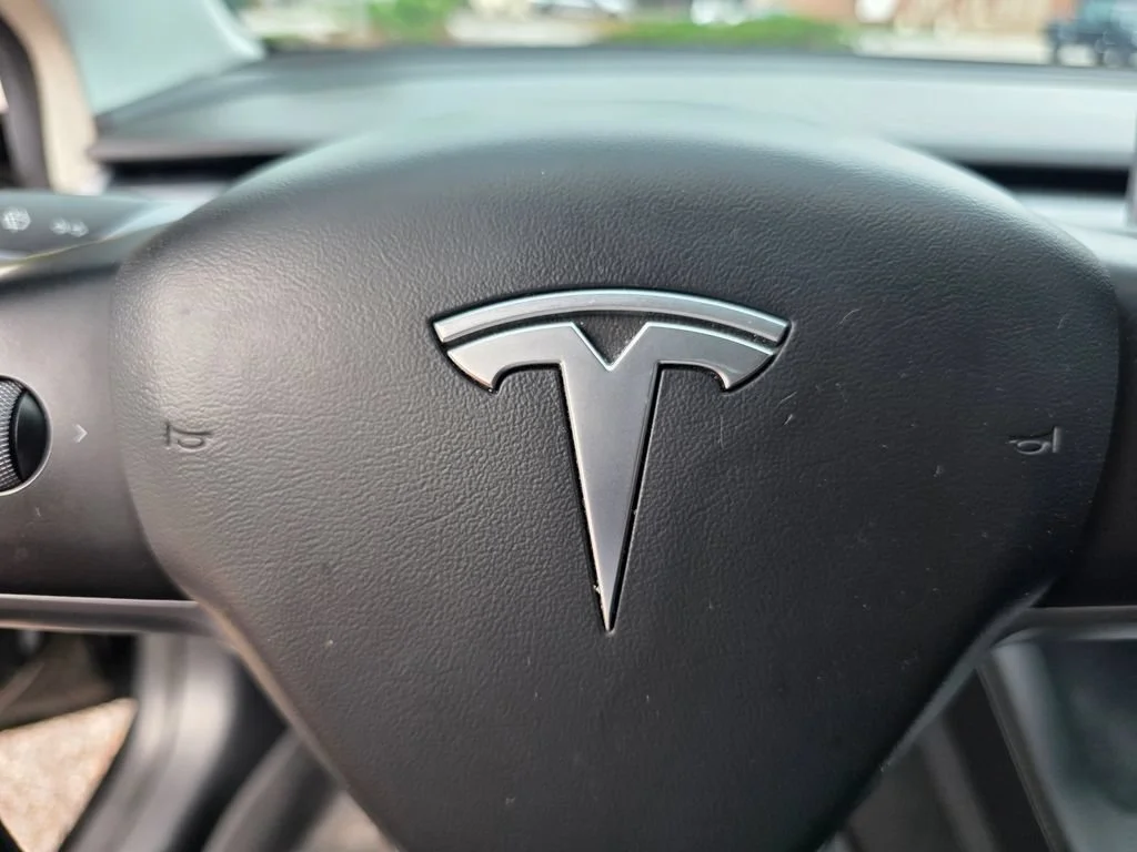 Used 2022  Tesla Long Range image 23
