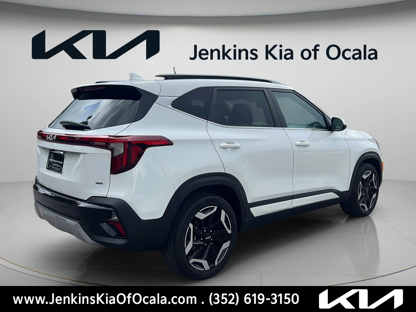 Used 2024 Snow White Pearl Kia SX image 3