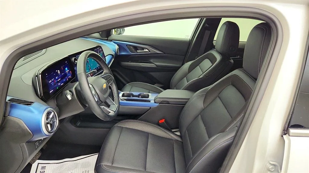Used 2024 Iridescent Pearl Tricoat Chevrolet 4dr LT w/2LT image 11