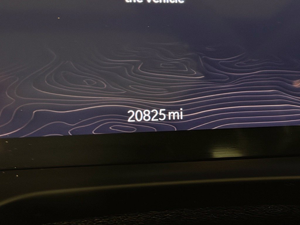 Used 2023 Silver Jeep Limited image 16