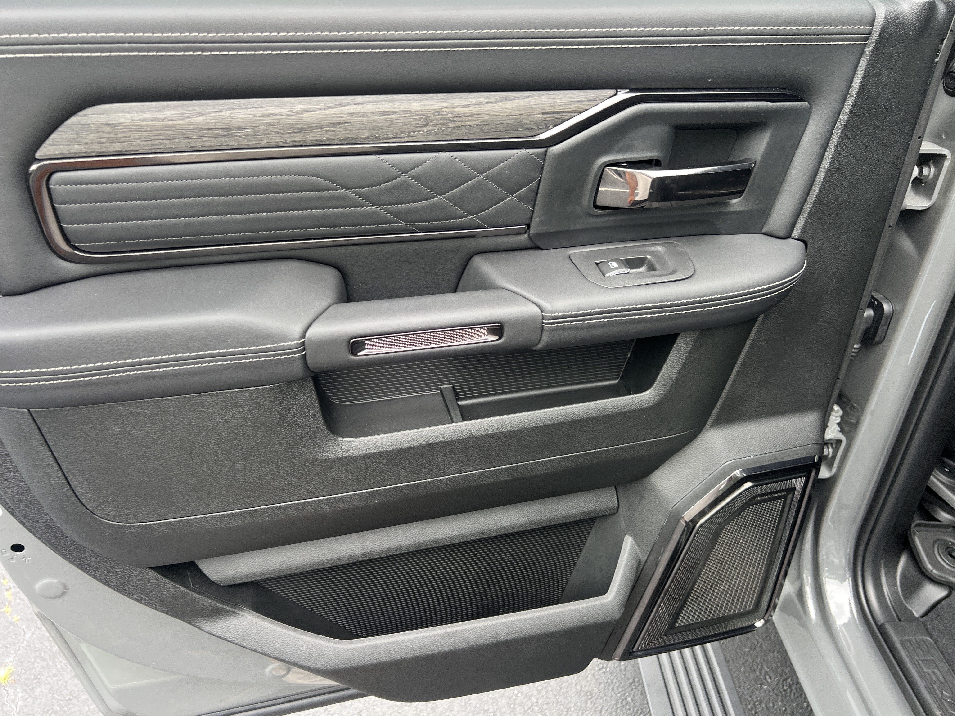 New 2026 Ceramic Gray Clearcoat Ram Limited image 19