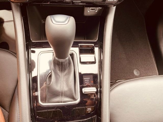 New 2026 Diamond Black Crystal Pearl-Coat Exterior Paint Jeep Latitude image 24