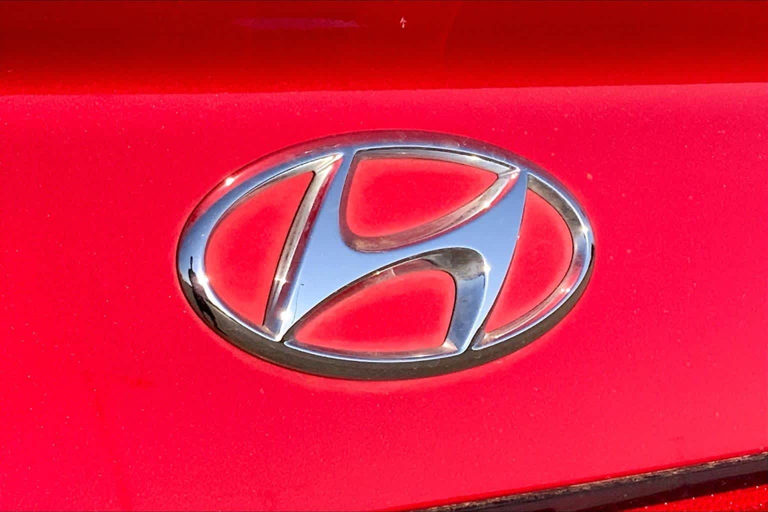 Used 2021 Calypso Red Hyundai SE image 30