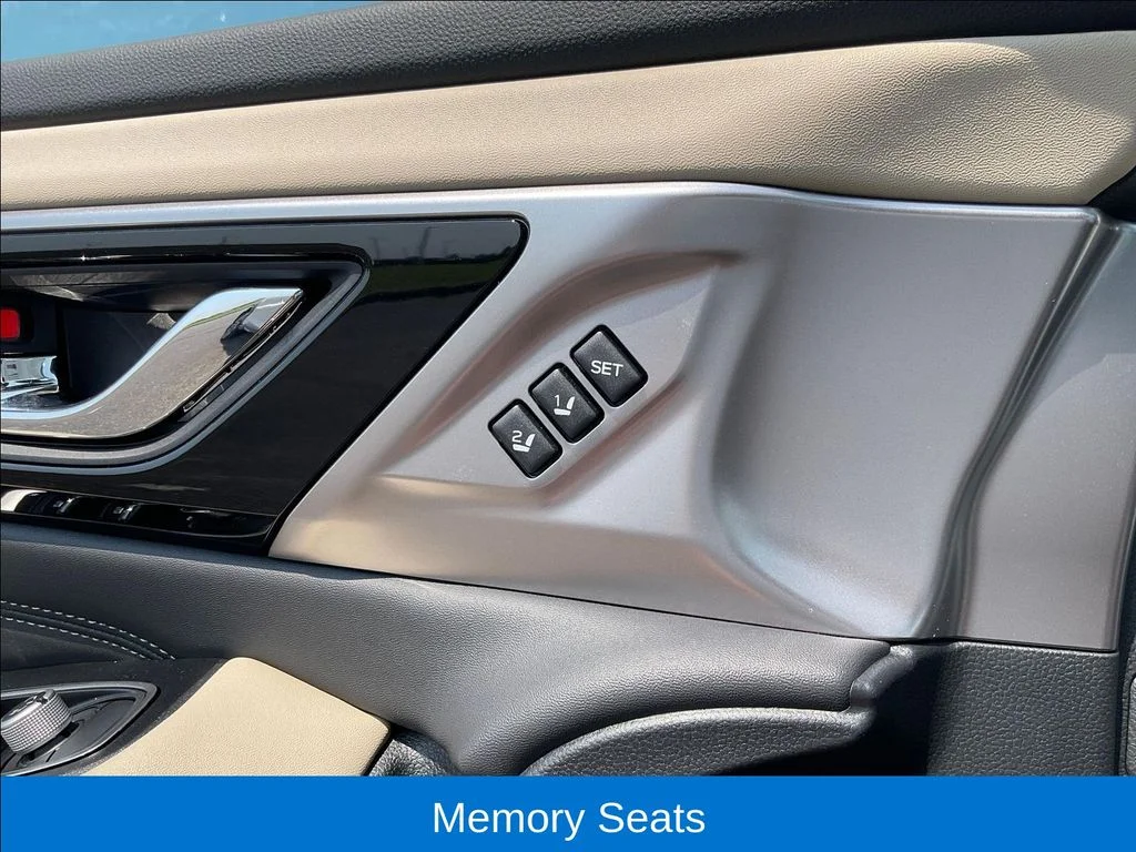 Used 2025 Crystal White Pearl Subaru Limited image 13