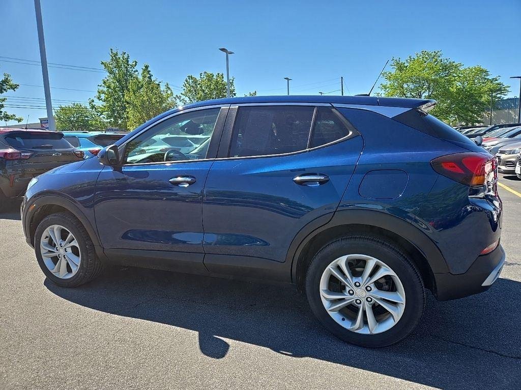 Used 2021 Azure Buick Preferred image 3