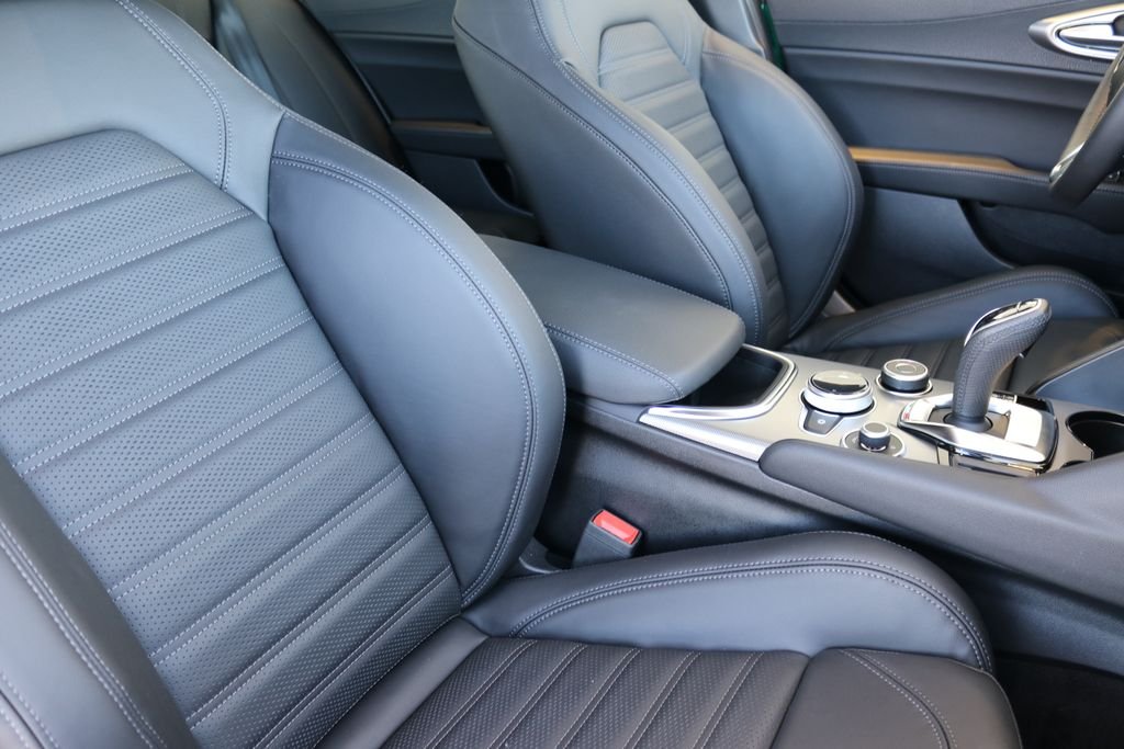 2025 Alfa Romeo Giulia Base - Photo 28