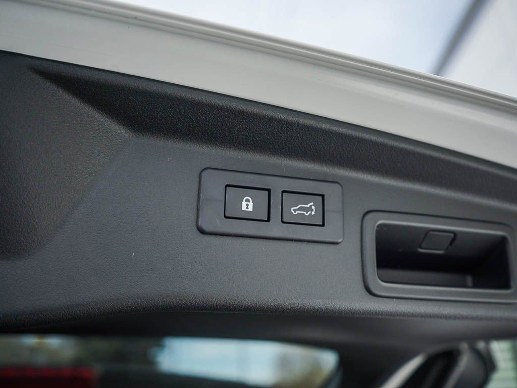 New 2026 CRYSTAL WHITE PEARL Subaru Touring image 8