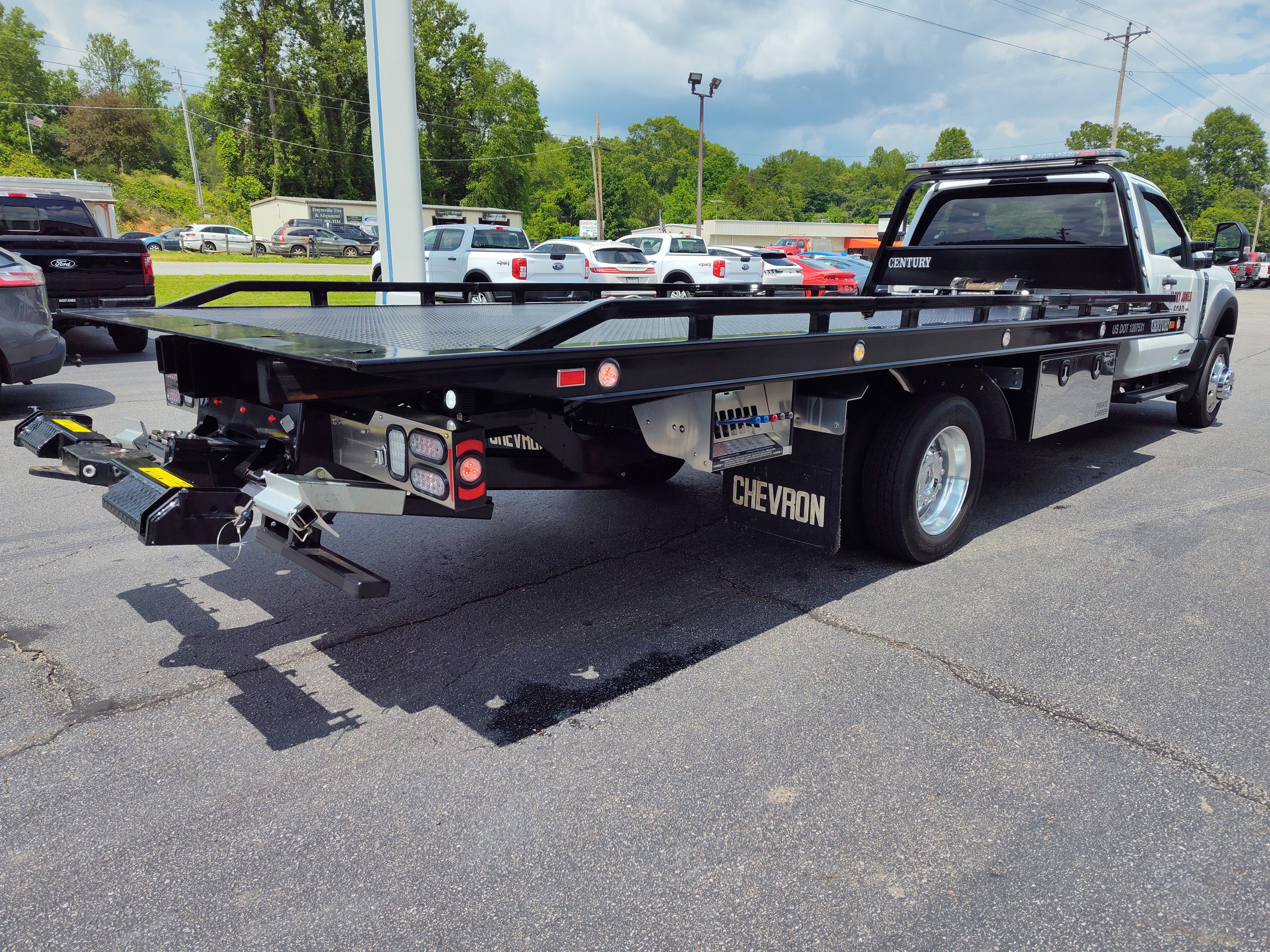 2024 Ford F-550 Super Duty Chassis Cab XLT - Photo 12