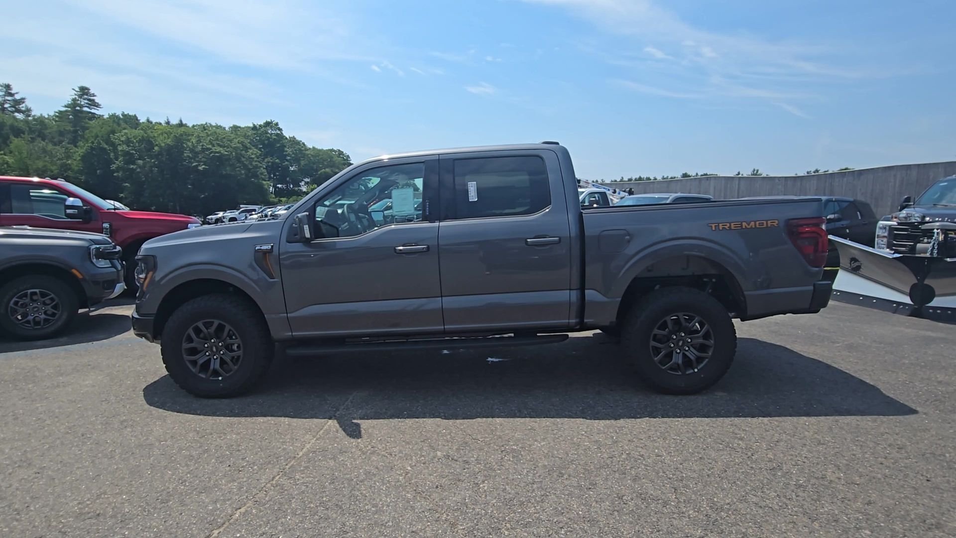 New 2026 Carbonized Gray Metallic Ford Tremor® image 17