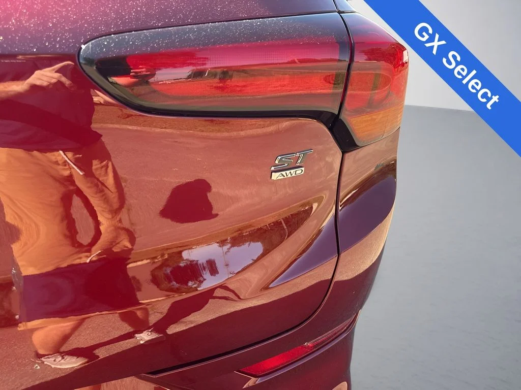 Used 2023 Red Buick Select image 30