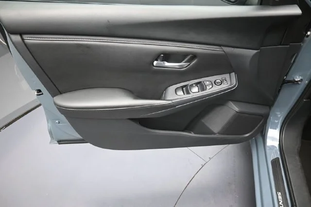 Used 2025 Gray Nissan SV image 9