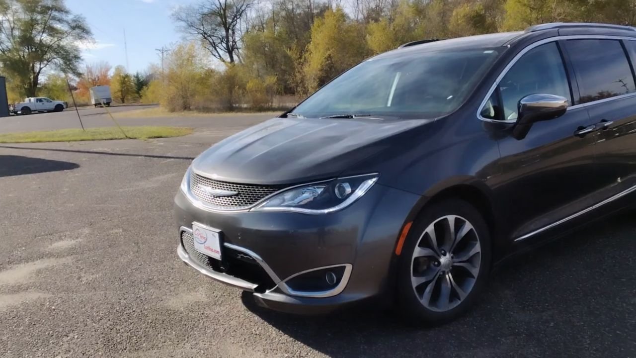 2017 Chrysler Pacifica Limited photo 4