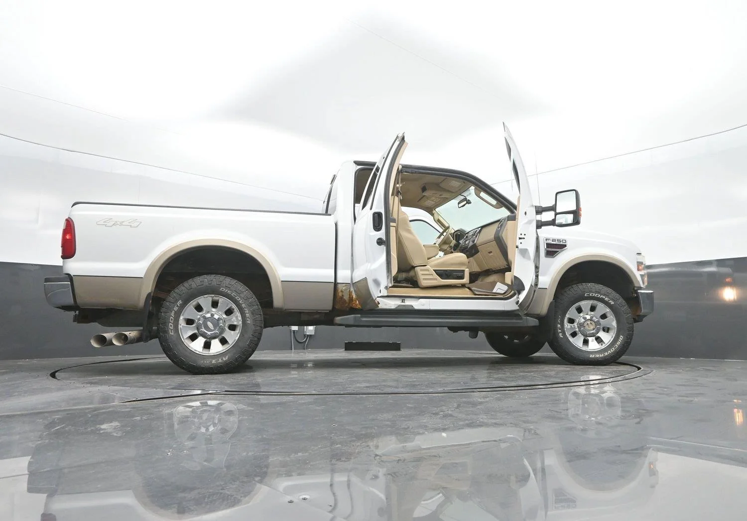 Used 2008 White Ford XL image 46