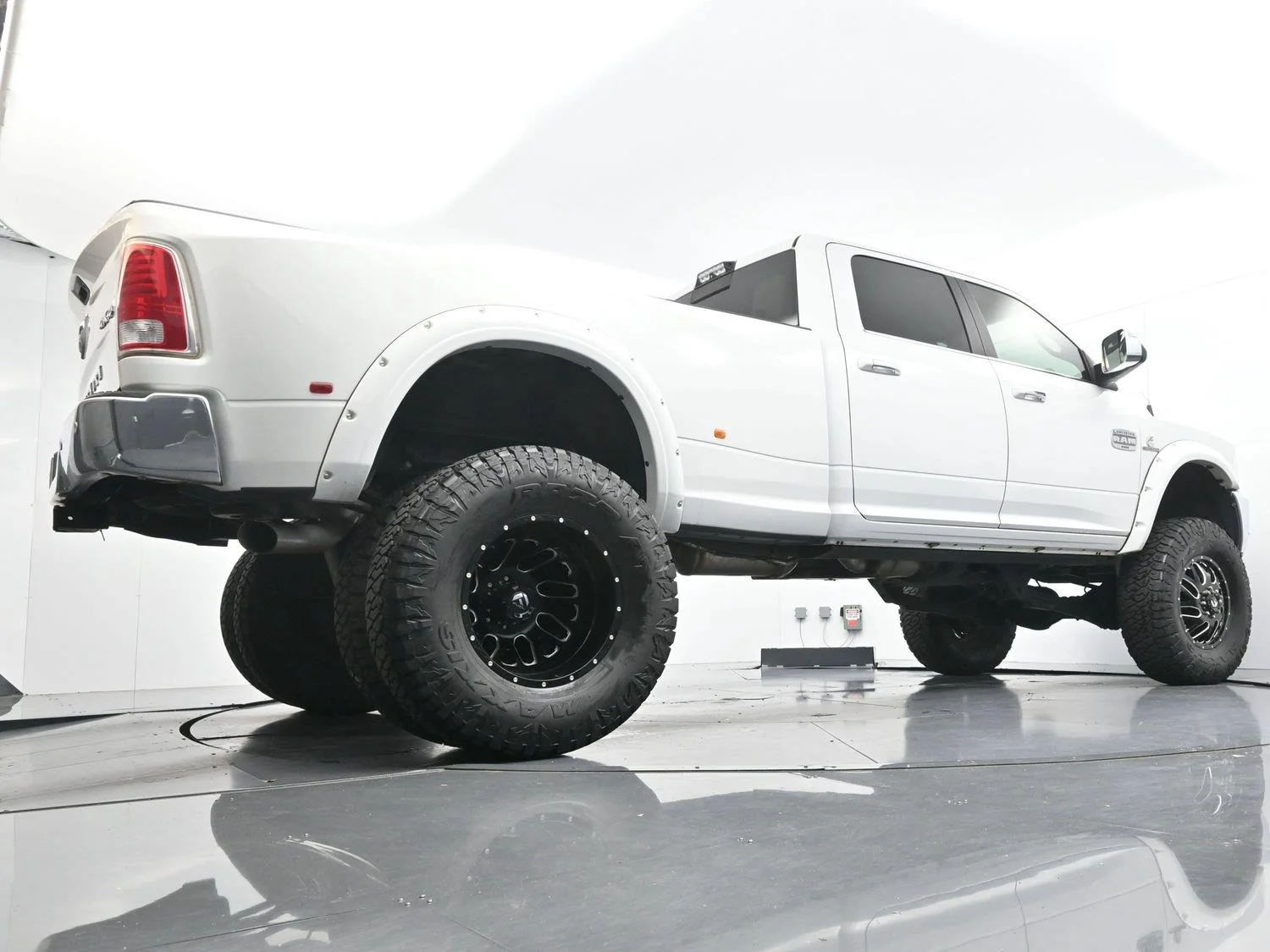 Used 2018 Bright White Clearcoat Ram Laramie Longhorn image 50