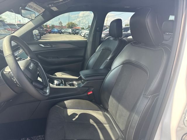 Used 2025 White Jeep Altitude X image 13