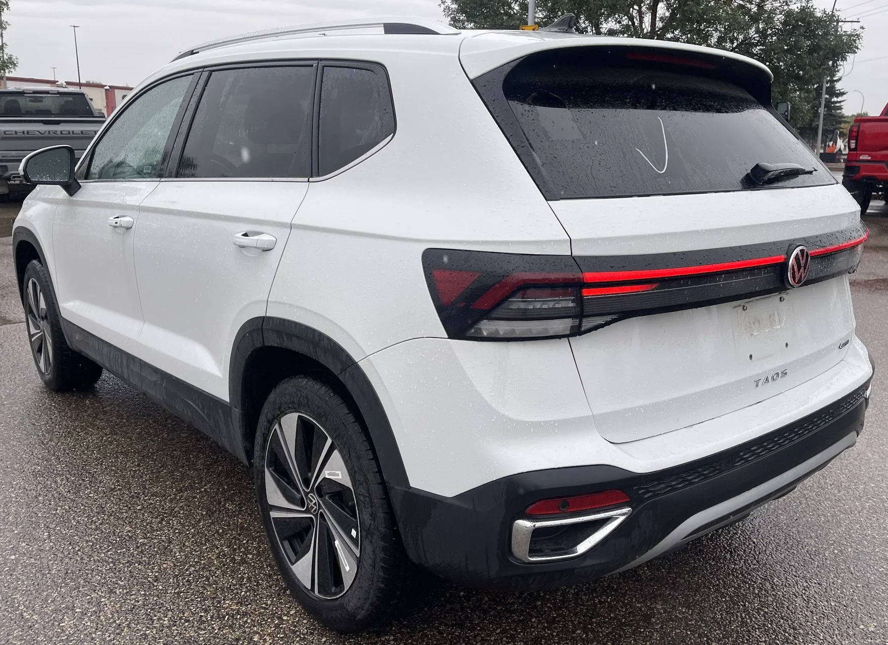 Used 2025 White Volkswagen Comfortline image 3
