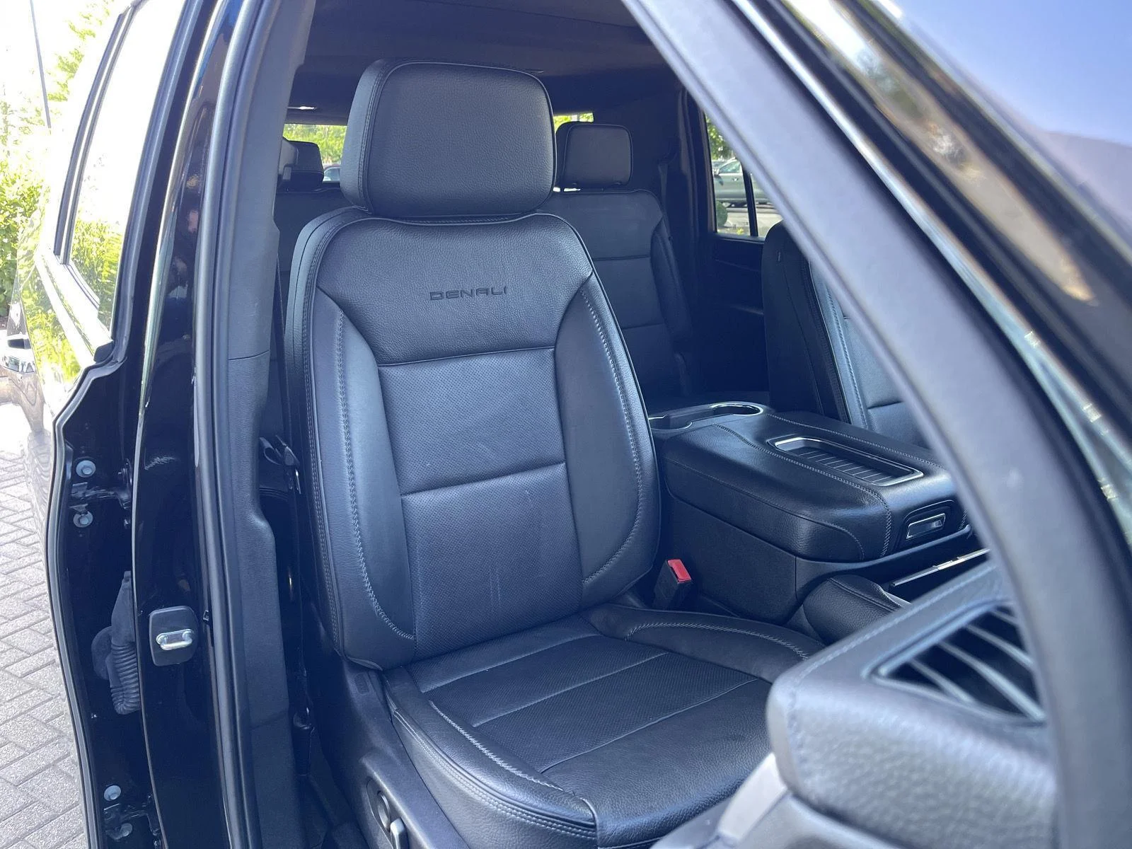 Used 2022 Onyx Black GMC Denali image 35