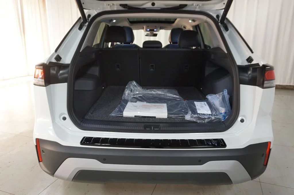 New 2026 Pure White Volkswagen SE image 28