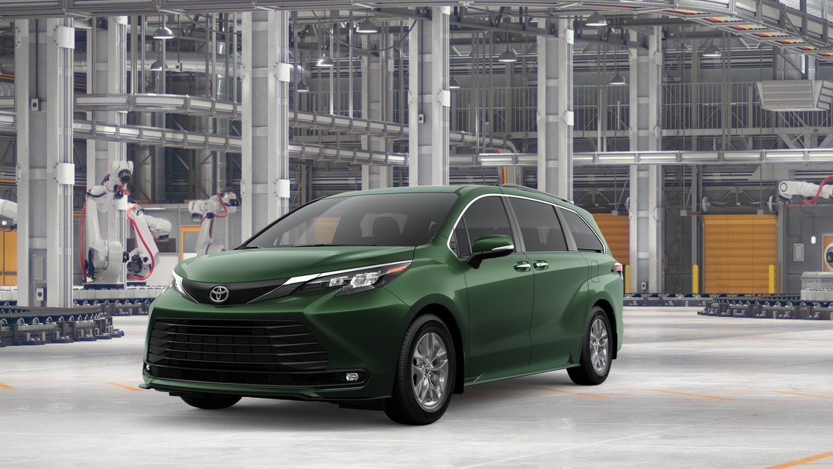 2026 Toyota Sienna XLE 8-Passenger Hybrid FWD's photo