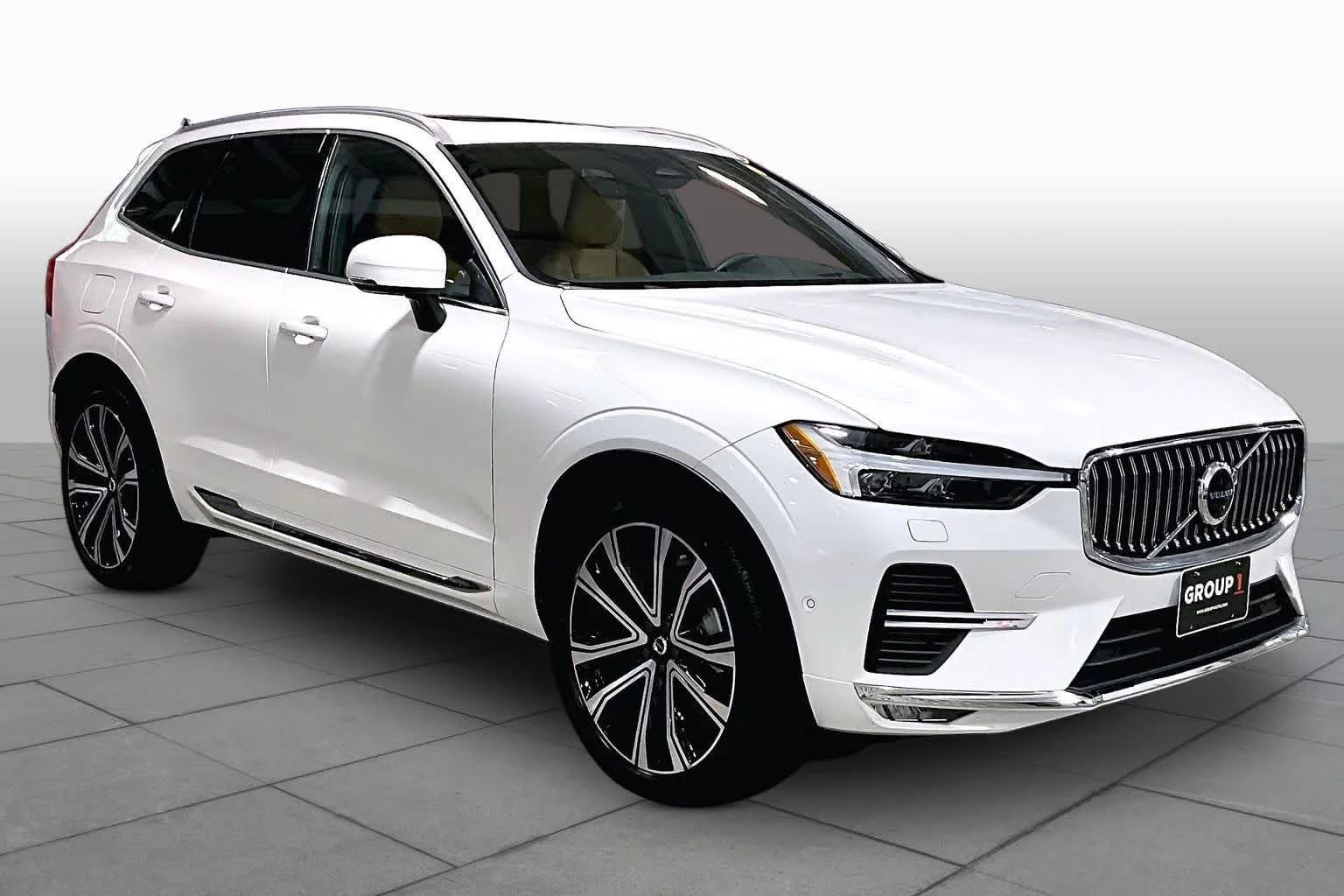 Used 2023 Crystal White Metallic Volvo Ultimate Bright Theme image 3