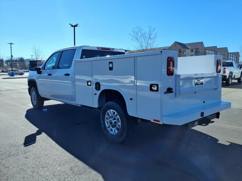 New 2026 Summit White Chevrolet WT image 29