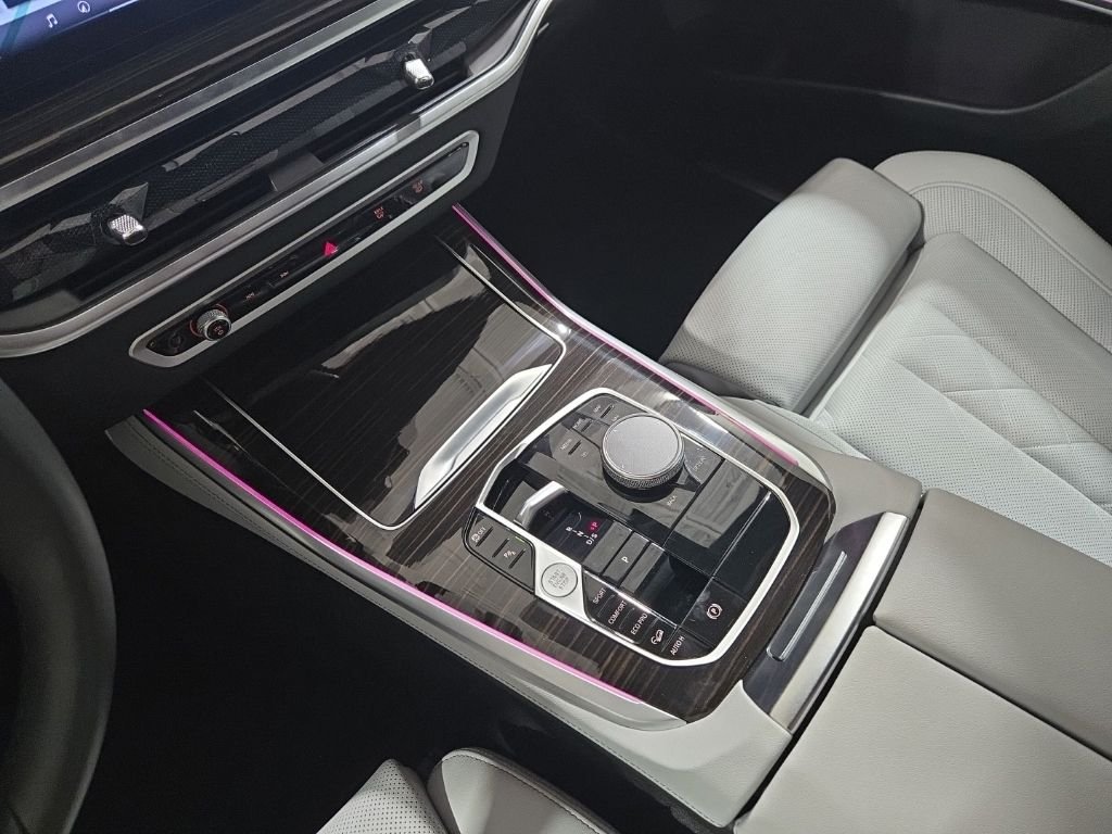 Used 2024 Black BMW xDrive40i image 15