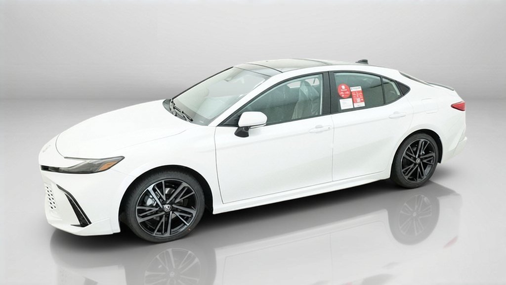 New 2027 Wind Chill Pearl <sup>1</sup> Toyota  XSE image 3