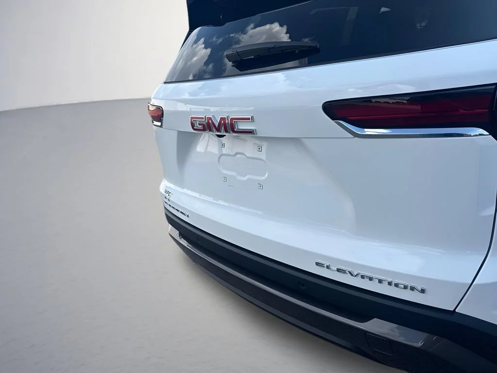 New 2027 Summit White GMC Elevation image 33
