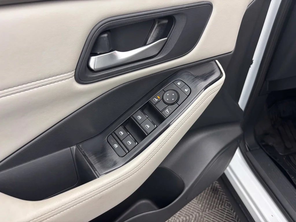 Used 2024 White Nissan SV image 17